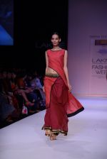 Model walk the ramp for Shruti Sancheti show at LFW 2013 Day 4 in Grand Haytt, Mumbai on 26th Aug 2013 (95).JPG